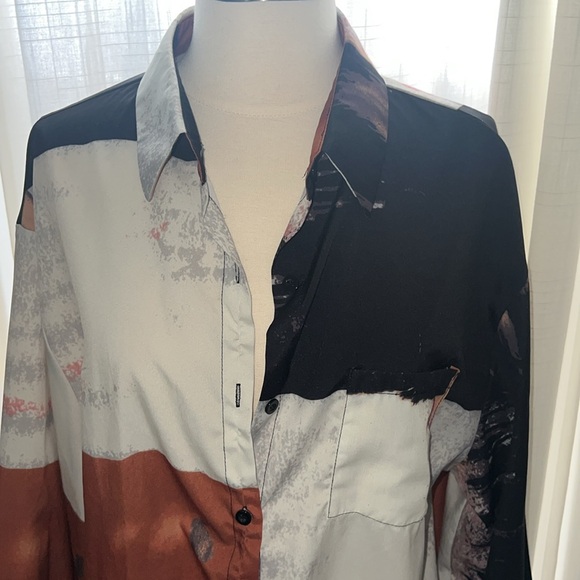 BUTTON DOWN - Picture 2 of 2